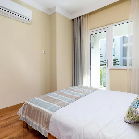 Aparthotel The 4*