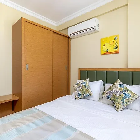 Aparthotel The 3*