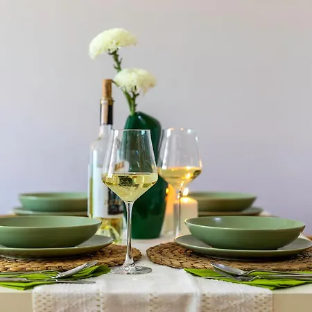 The מלון דירות 4*